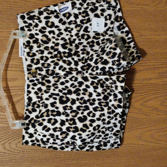 Old Navy Pants - Old navy everyday short cheetah print